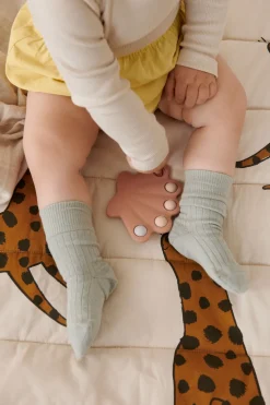 Jouet coquillage pop it en silicone Anne pop toy rose pâle - Liewood