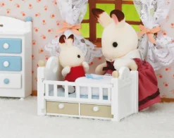 Le bébé lapin chocolat et son lit - Sylvanian Families